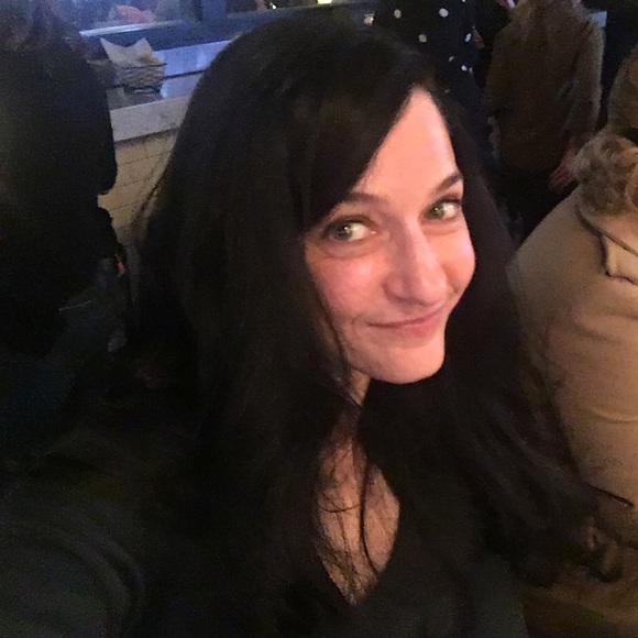 Meet your Posher, Karen - Picture 1 of 2